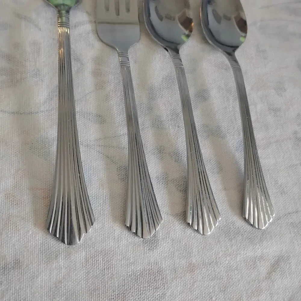 Farberware Heron Stainless Flatware 4 Pieces Dinner Fork Salad Fork 2 Teaspoons